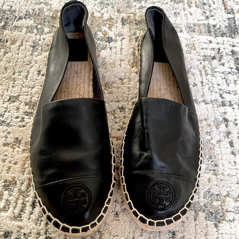Tory Burch Espadrilles Size 7 Black Leather
Very gently worn, in great condition
